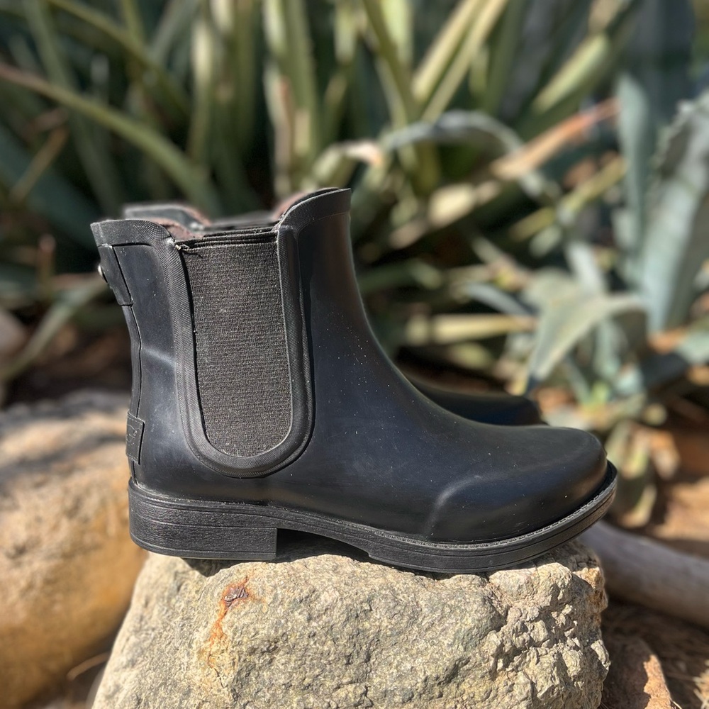 UGG | Aviana Women's Black Ankle Rain Boots 7